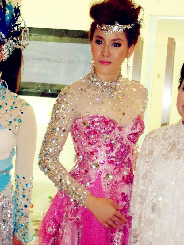 เชียร์ ฑิฆัมพร ... สวย น่ารัก จร้า ^^