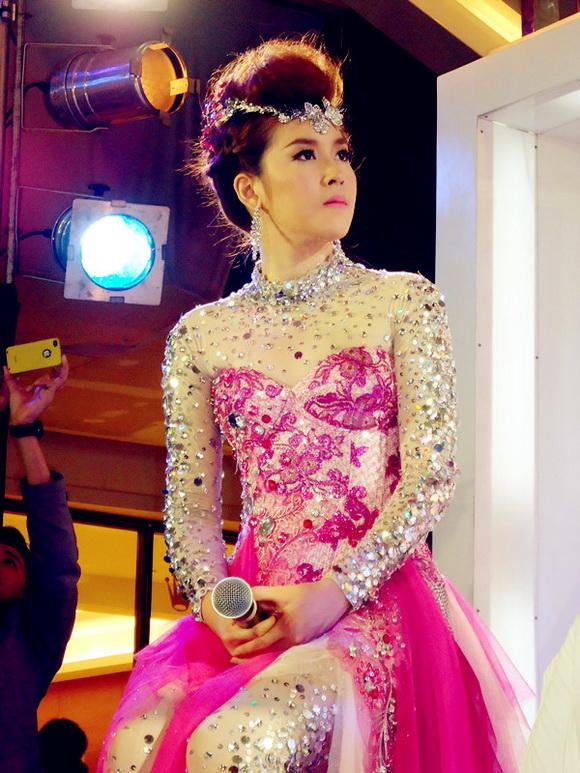 เชียร์ ฑิฆัมพร ... สวย น่ารัก จร้า ^^