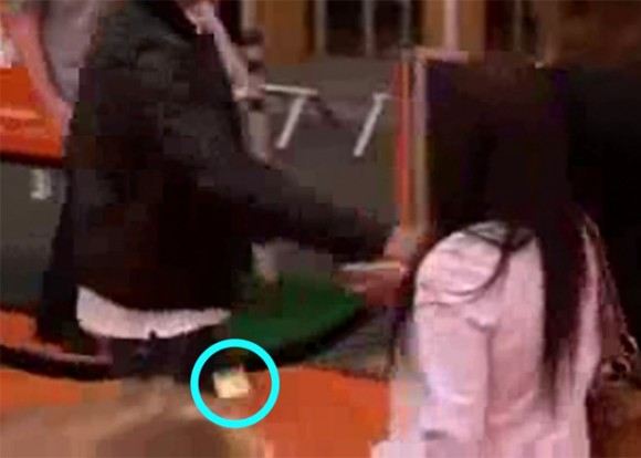 งามหน้า..! แซค แอฟรอน ทำถุงยางตกในงานเปิดตัวหนังการ์ตูน Lorax