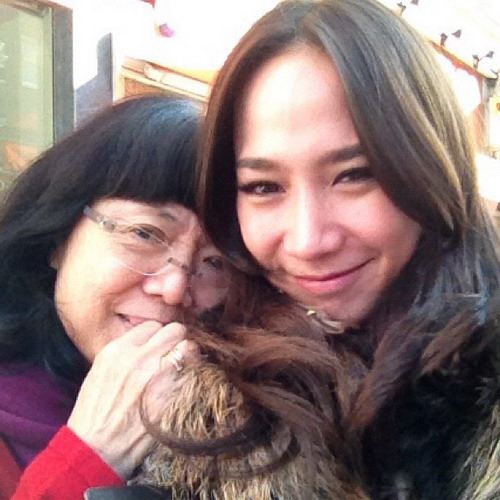 นางเอกซุปตาร์ อั้ม พัชราภา ดอดบินหา คุณแดง ไกลถึงอังกฤษ เพราะสาวอั้มเป็นคนกตัญญู เธอจริง ฮอต ตลอดกาล