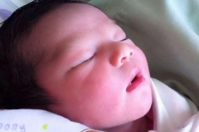 คลอดแล้ว 'น้องโสน' ลูกสาว 'มอส-เกม'