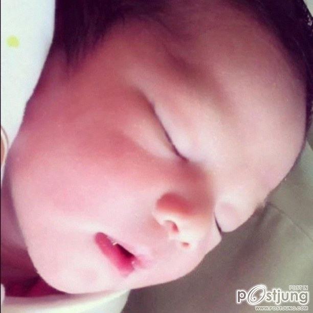 คลอดแล้ว 'น้องโสน' ลูกสาว 'มอส-เกม'