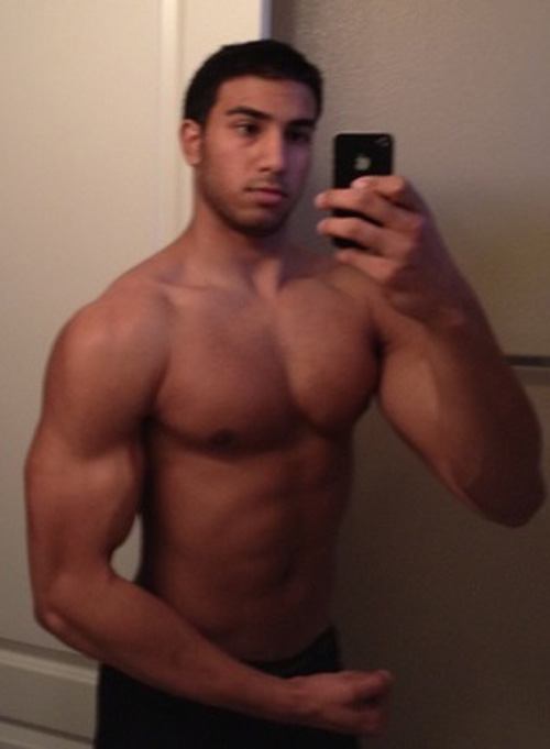 โชว์หุ่นล่ำๆผ่านกล้อง iphone 2