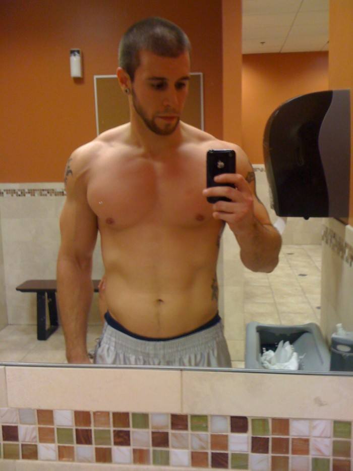 โชว์หุ่นล่ำๆผ่านกล้อง iphone 2