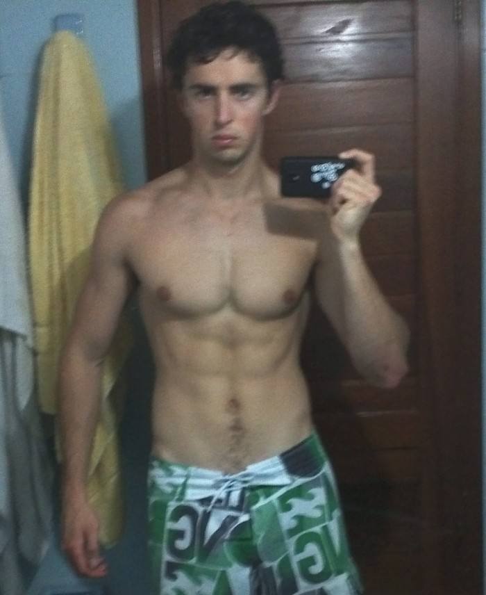 โชว์หุ่นล่ำๆผ่านกล้อง iphone 2