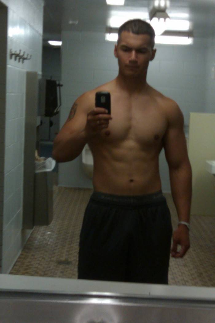 โชว์หุ่นล่ำๆผ่านกล้อง iphone 2