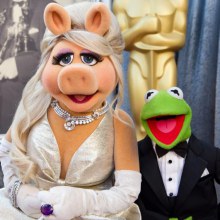 Miss Piggy & Kermit the Frog at the 2012 Oscars in Los Angeles