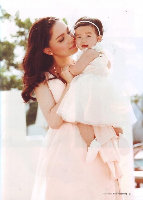 กบ สุวนันท์ & น้องณดา ปุณณกันต์ @ REAL PARENTING vol.7 no.85 March 2012