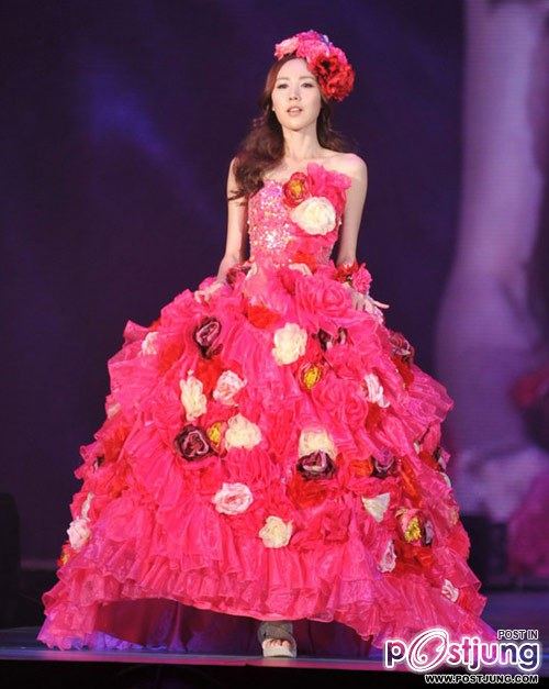 Kan Mi Youn TGC "ในชุดกุหลาบแห่งชีวิต"