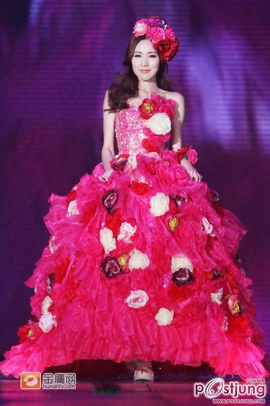 Kan Mi Youn TGC "ในชุดกุหลาบแห่งชีวิต"