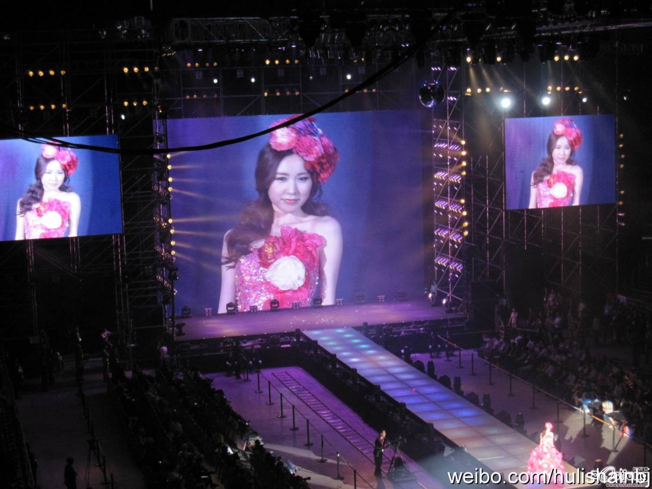 Kan Mi Youn TGC "ในชุดกุหลาบแห่งชีวิต"