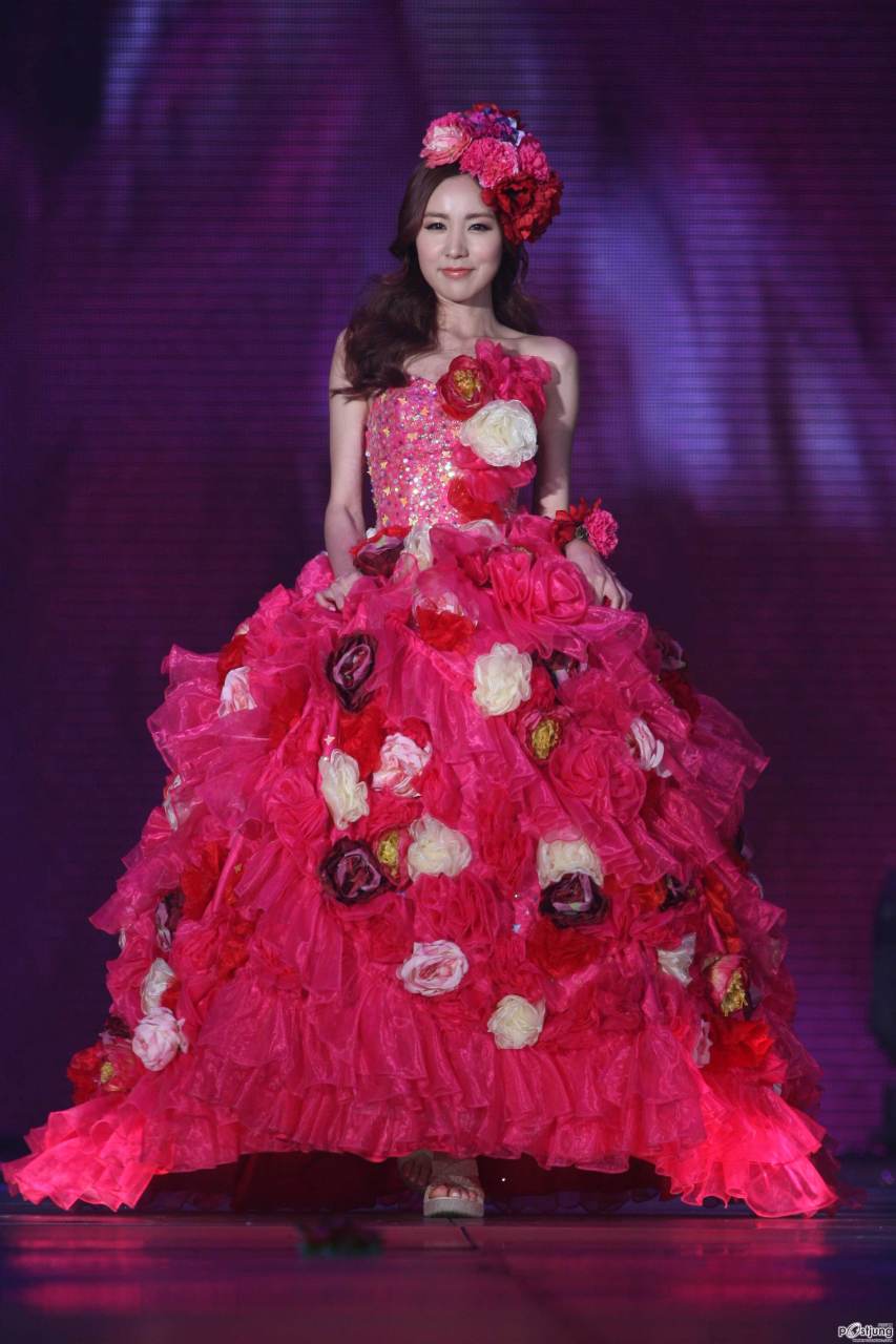 Kan Mi Youn TGC "ในชุดกุหลาบแห่งชีวิต"