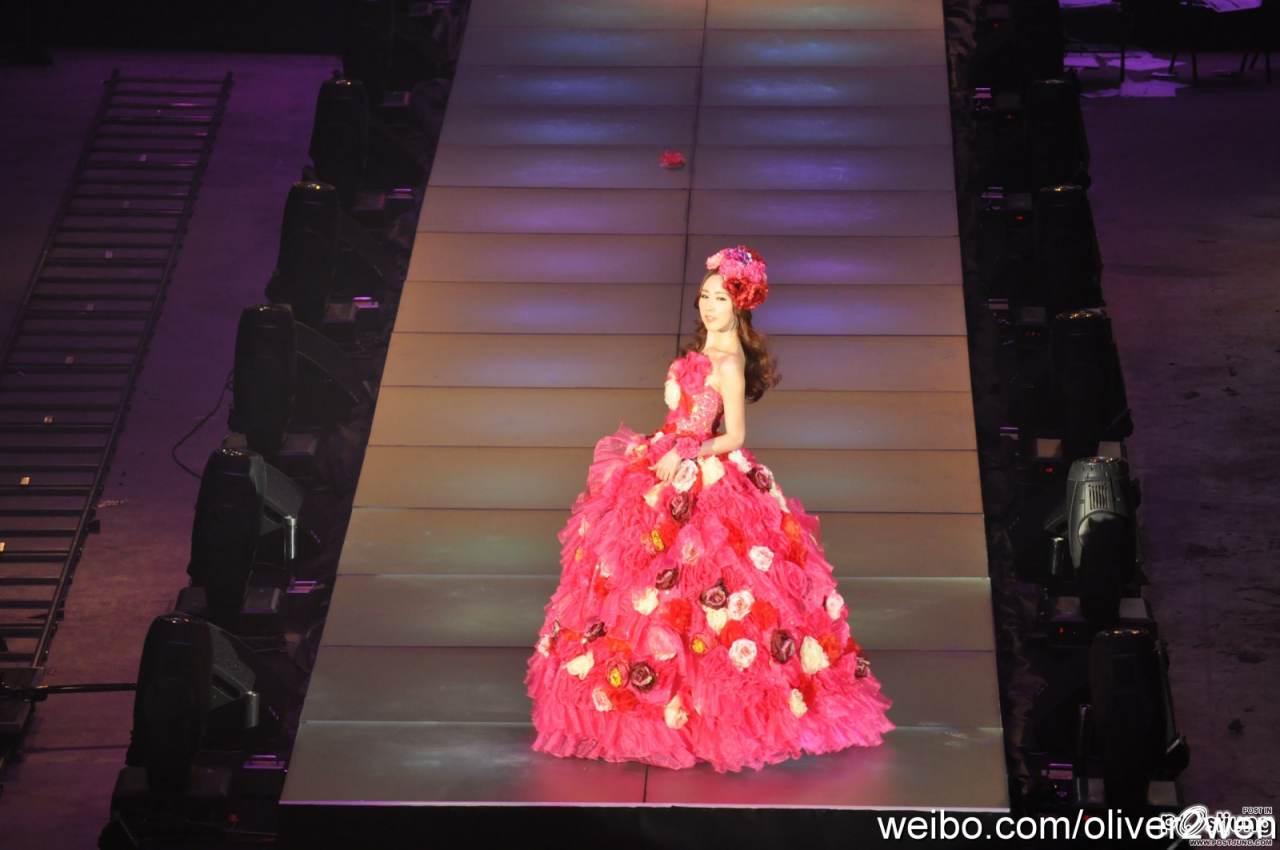 Kan Mi Youn TGC "ในชุดกุหลาบแห่งชีวิต"