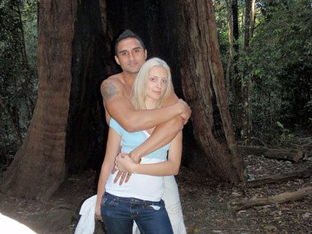 นางแบบออสเตรเลียเสียชีวิตในไทย หลังมอเตอร์ไซค์คว่ำ