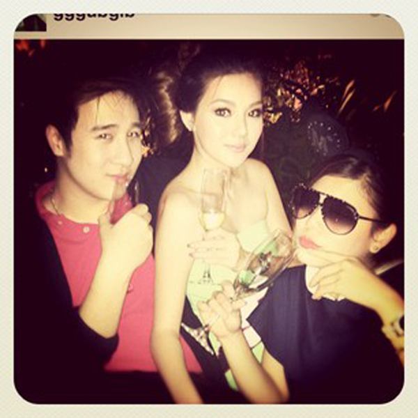 ดิว ควงหนุ่มโชว์หวาน ฤาจะเป็นแฟนใหม่?