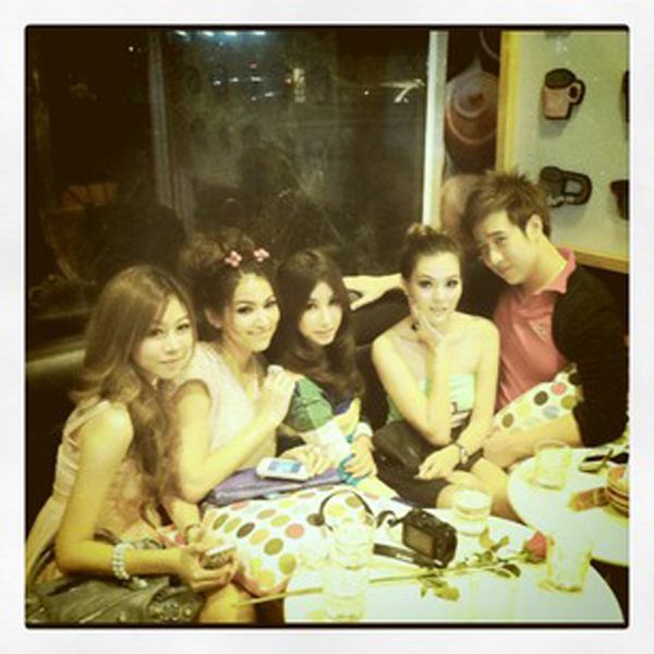 ดิว ควงหนุ่มโชว์หวาน ฤาจะเป็นแฟนใหม่?