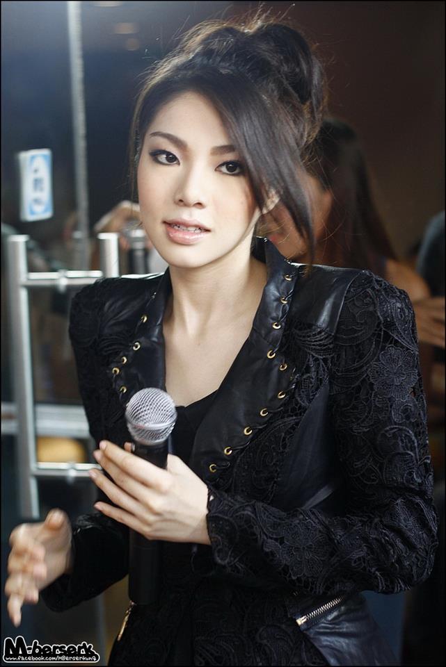 The Star 8 @ รายการเช้าดูวู้ดดี้ [1/3/55]