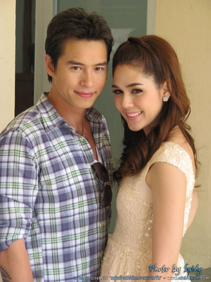 ชมพู่ อารยา บวงสรวงละครหนุ่มบ้านไร่กับหวานใจไฮโซ