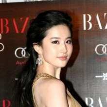 แม่นาง หลิว อี้ เฟย ในงาน the  Bazaar Charity Night