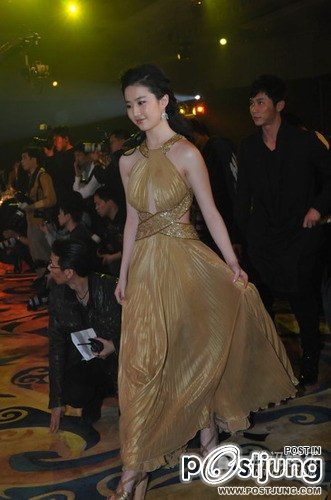 แม่นาง หลิว อี้ เฟย ในงาน the  Bazaar Charity Night