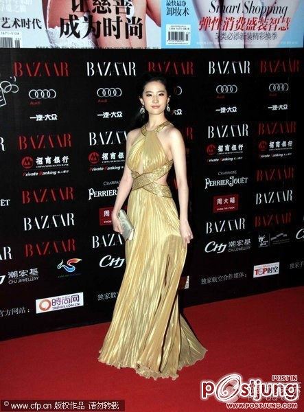 แม่นาง หลิว อี้ เฟย ในงาน the  Bazaar Charity Night