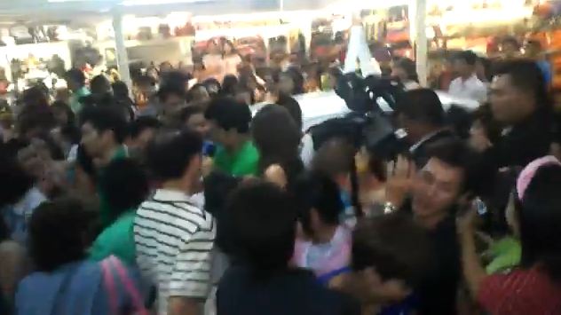 เมื่อ อั้ม พัชราภา มางาน  mini motor show2012