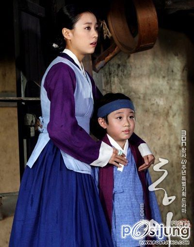 บุกกองถ่ายฮันฮโยจู ดาราเกาหลีทงอีติดในลิสต์ท็อปเท็นดังระดับ เอชีย