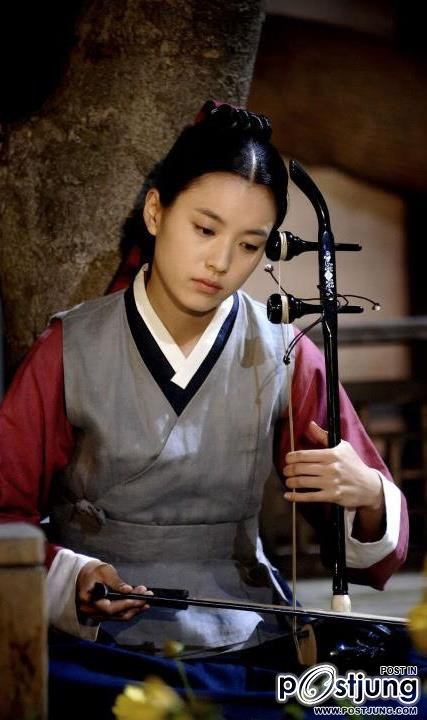 บุกกองถ่ายฮันฮโยจู ดาราเกาหลีทงอีติดในลิสต์ท็อปเท็นดังระดับ เอชีย