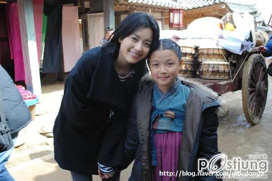 บุกกองถ่ายฮันฮโยจู ดาราเกาหลีทงอีติดในลิสต์ท็อปเท็นดังระดับ เอชีย