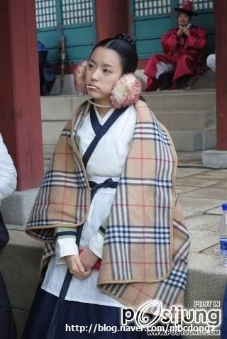 บุกกองถ่ายฮันฮโยจู ดาราเกาหลีทงอีติดในลิสต์ท็อปเท็นดังระดับ เอชีย