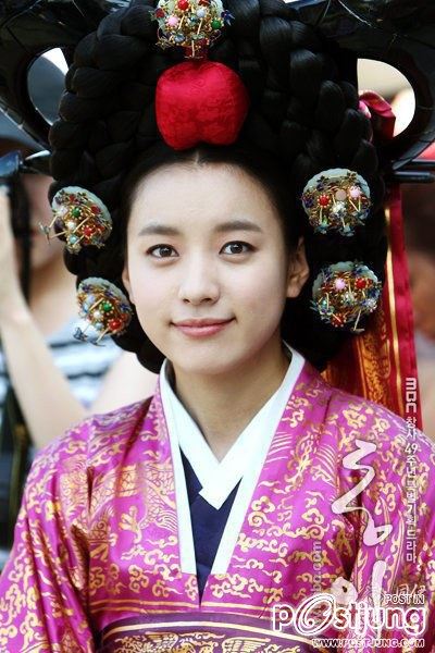 บุกกองถ่ายฮันฮโยจู ดาราเกาหลีทงอีติดในลิสต์ท็อปเท็นดังระดับ เอชีย