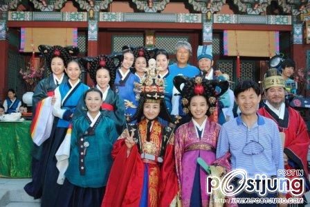 บุกกองถ่ายฮันฮโยจู ดาราเกาหลีทงอีติดในลิสต์ท็อปเท็นดังระดับ เอชีย