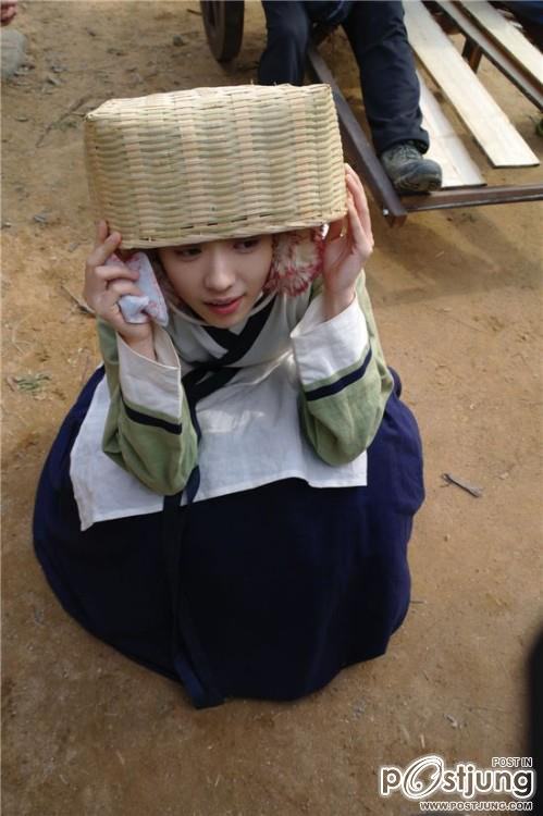 บุกกองถ่ายฮันฮโยจู ดาราเกาหลีทงอีติดในลิสต์ท็อปเท็นดังระดับ เอชีย