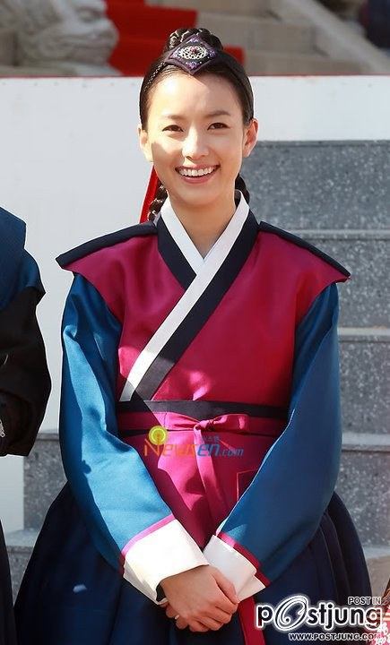 บุกกองถ่ายฮันฮโยจู ดาราเกาหลีทงอีติดในลิสต์ท็อปเท็นดังระดับ เอชีย