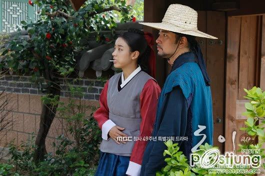 บุกกองถ่ายฮันฮโยจู ดาราเกาหลีทงอีติดในลิสต์ท็อปเท็นดังระดับ เอชีย