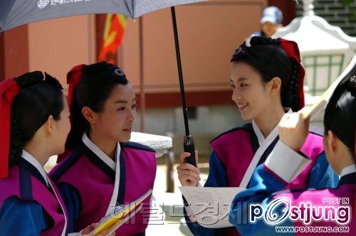 บุกกองถ่ายฮันฮโยจู ดาราเกาหลีทงอีติดในลิสต์ท็อปเท็นดังระดับ เอชีย