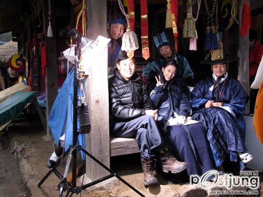 บุกกองถ่ายฮันฮโยจู ดาราเกาหลีทงอีติดในลิสต์ท็อปเท็นดังระดับ เอชีย