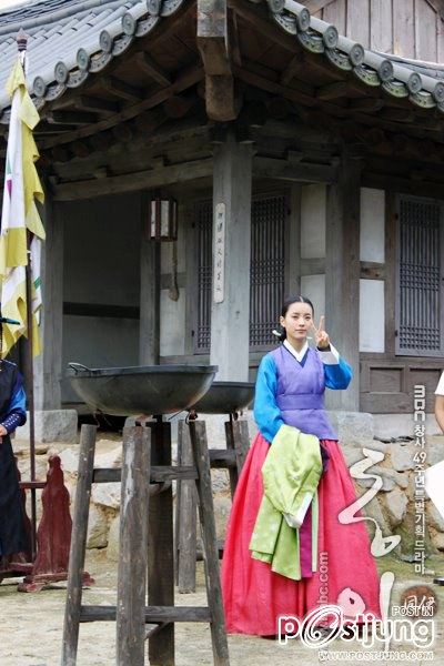 บุกกองถ่ายฮันฮโยจู ดาราเกาหลีทงอีติดในลิสต์ท็อปเท็นดังระดับ เอชีย