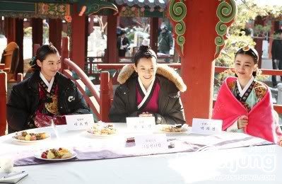 บุกกองถ่ายฮันฮโยจู ดาราเกาหลีทงอีติดในลิสต์ท็อปเท็นดังระดับ เอชีย