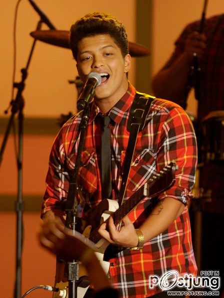 ฝากเพจ Bruno Mars Thailand Fans ค่ะ