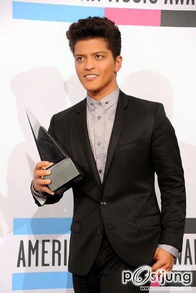 ฝากเพจ Bruno Mars Thailand Fans ค่ะ