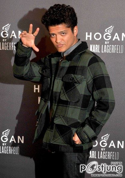 ฝากเพจ Bruno Mars Thailand Fans ค่ะ