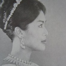 ฉลองพระองค์ ของพระราชินี ตอน ๓