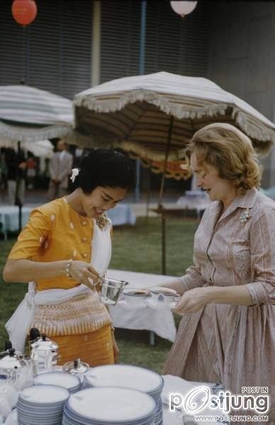 ฉลองพระองค์ ของพระราชินี ตอน ๓