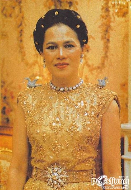 ฉลองพระองค์ ของพระราชินี ตอน ๓
