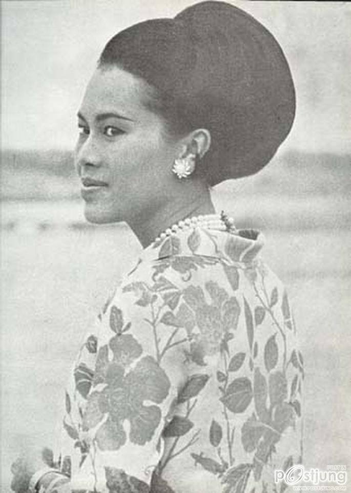 ฉลองพระองค์ ของพระราชินี ตอน ๓