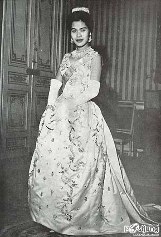 ฉลองพระองค์ ของพระราชินี ตอน ๓