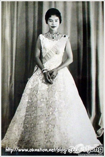 ฉลองพระองค์ ของพระราชินี ตอน ๓