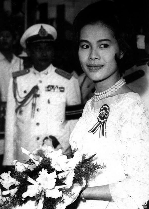 ฉลองพระองค์ ของพระราชินี ตอน ๓