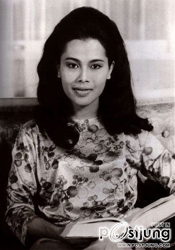 ฉลองพระองค์ ของพระราชินี ตอน ๓